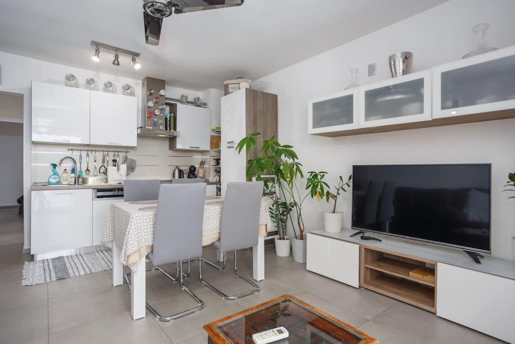 Family Village Apartment Vrh  エクステリア 写真